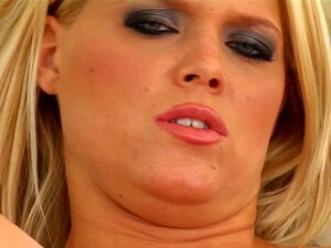 Givemepink Teil von Sapphix präsentiert Trisha beim Masturbieren