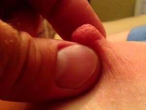 Nippel aus nächster Nähe - Kneifen, Spielen, Reißen... SEXY EHEFRAU