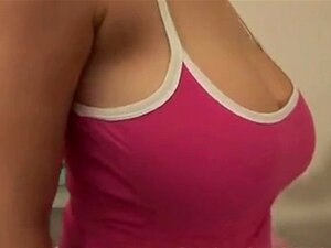 frische Brünette - Schöne große natürliche Brüste