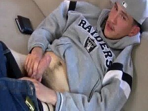 Latin-Schläger bekommt einen Blowjob