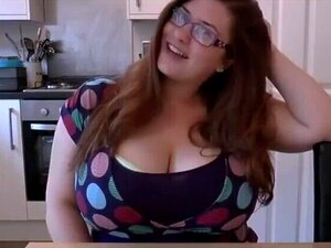 Freche amerikanische geschiedene Ehefrau BBW mit riesigen großen