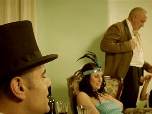 Bondage im Retro-Stil. Oma Eliza wird geil, nachdem ihr Gastgeber