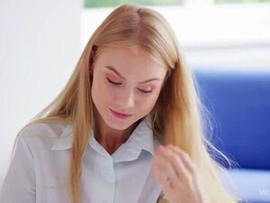 Nancy A vögelt mit ihrem Lehrer, während ihr Freund draußen wartet