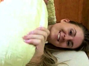 Regardant sous les couvertures