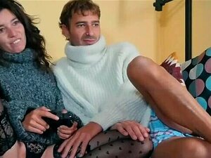 Heiße Freundin unterbricht das Videospielen für eine wilde