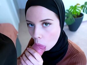 Devotes arabisches Mädchen Bekommt Massive Gesichtsbehandlung von