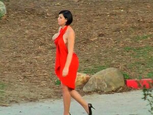 Erlebe die Hitze mit der wunderschönen Brooke Lee Adams. Entdecke