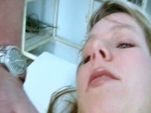 Сисата плавуша Кенди јебе се са чудним