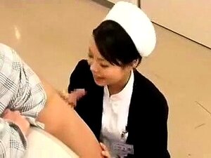 Erlebe das Verlangen in einem verführerischen asiatischen Dreier, wo