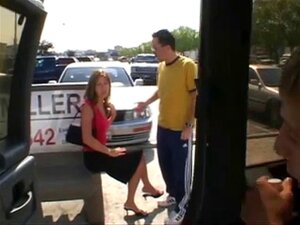 Haley Paige wird in einem Van gefickt