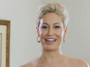 Natasha Nice ist unsere Kirsche des Monats September 2018