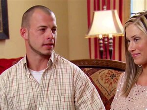 Casal novato espera encontrar swingers para guiá-los. Swingers