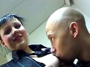 Molliges Mädchen wird gefickt