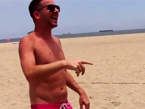 Sommer-Sex-Action am Strand mit Volleybelles. Wunderschöner Tag am