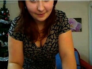 Frische mollige rumänische Frau wird vor der Kamera nackt