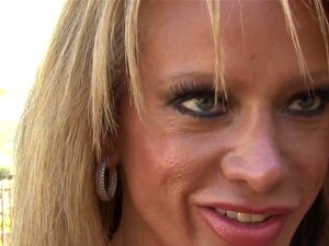 Geile Cougar hat perverse frische Fantasien