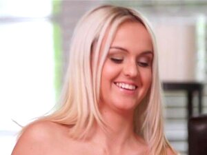 NubileFilms hartes Muschificken für blonde Süße