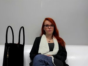 Passionerad rödhårig som gör smärtsam anal