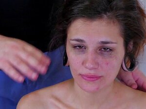 Verrückte Süße wird in Arschloch-Assylum für schmerzhafte Therapie