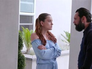 Ein Typ erwischt seine Stieftochter beim Küssen eines Typen. Er nimmt