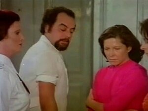 Väkivaltaisten naisten puheenjohtajuus (1977)