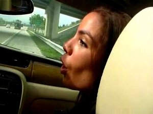 Francesca wird unter der Expressway Bridge gefickt