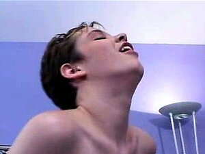 Cheerleader Claire genießt Muschilecken