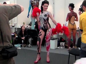 Bodypaint Fashionshow Nacktshow Prag