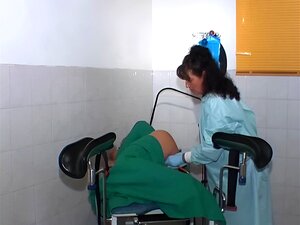 Erlebe die pure Leidenschaft, während eine verführerische Frau ihrem