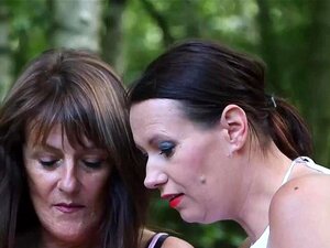 Zwei geile Damen genießen es, einen großen harten Schwanz zu