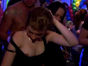 Non-stop hardcore групни секс. Нецензурисана и