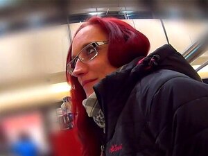 Makellose tschechische Süße wird im Einkaufszentrum verführt und in