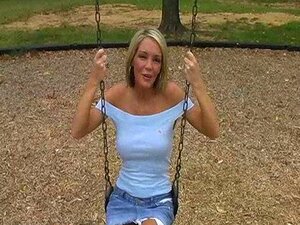 Pornoschuss auf dem Spielplatz - Foxy Jacky (1)
