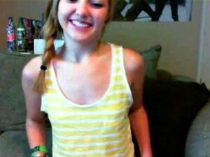 Секси слаткица плавуша са кикицама