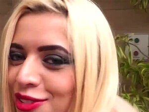 Abspritzen in die Muschi der Blondine