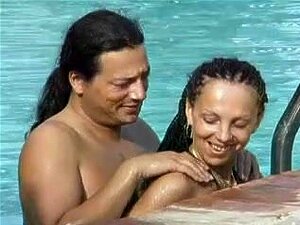 Diversão oral na piscina, desculpe, sem foder agora. Alguém sabe