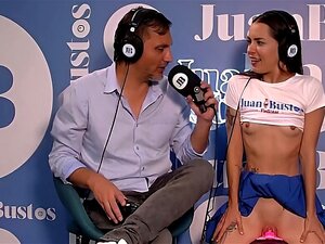 Kolumbianische Latina Yessica Bunny reitet einen Vibrator bei einem