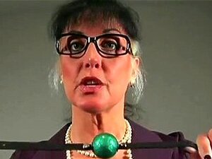 KLASSENZIMMER-WICHSEN FÜR DIE REIFE LEHRERIN