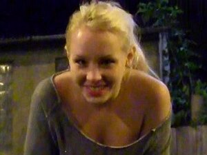 Lola Taylor wird in einer Gruppe im Auto gefickt und bekommt ein