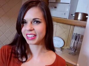 Sexy spanische Babe Nekane zeigt ihre heißen natürlichen Titten. Ein