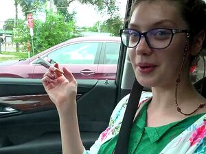 Elena spritzt überall hin, bevor du ihren Arsch fickst