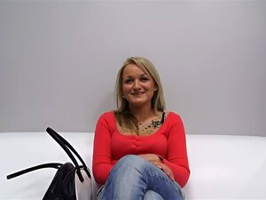 Blonde Tereza: Tschechisches Casting mit Tätowierungen