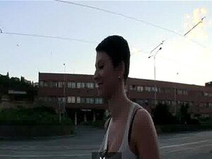 Злочеста каубојка ужива