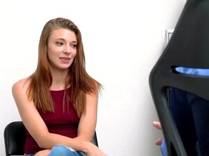 Kleine Titten-Süße zahlt den Preis dafür, eine freche Ladendiebin