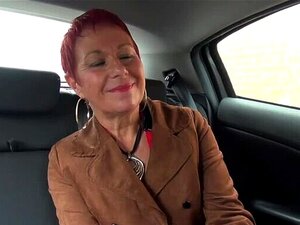 Christine, verheiratete MILF, wird in einem Gangbang in den