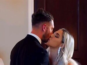 Wunderschön (Ambella Danger) Genoss einen Hardcore-Sex - BABES