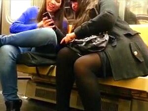 Diese PAWG-Verführerin kann jeden Mann mit ihren dicken Schenkeln