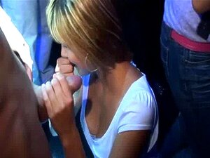 Yong änglar skruvas bakifrån