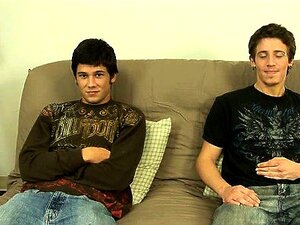 Kolme heteropoikaa panevat ja imevät rahaa