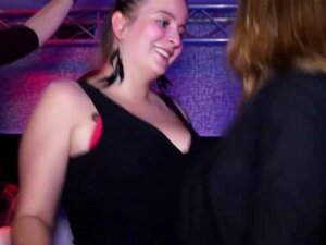 Amateur-Euro-Skanks feiern, öffentlicher Fick. Amateur-Euro-Skanks